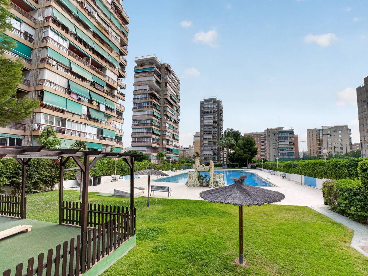 Playa Almadraba: Grosses Appartementhaus Parque de las Naciones Italia 1
