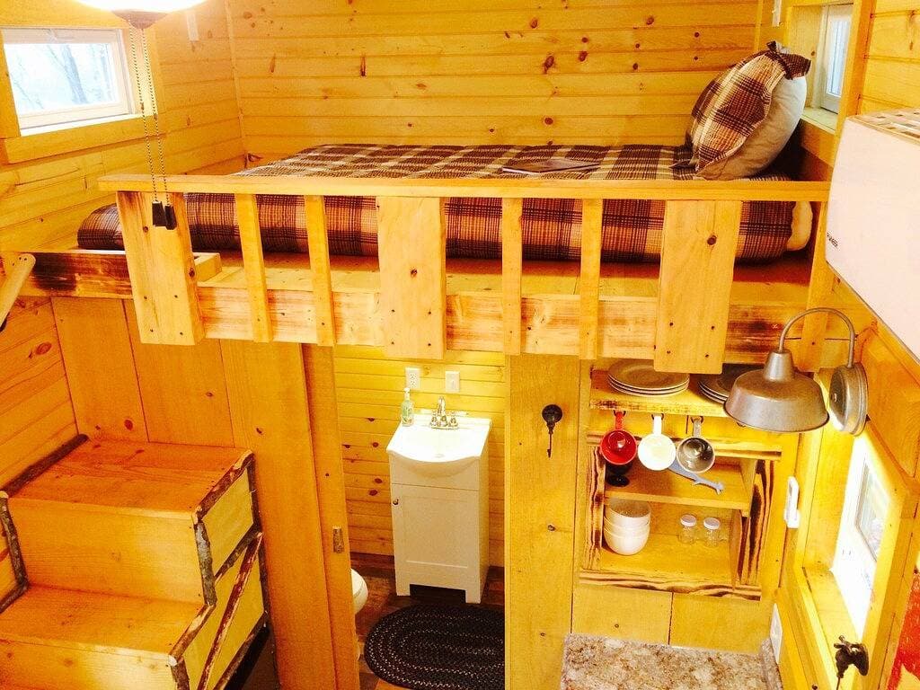 Foto 4 von 28: Shiner Shack Cabin. Ein rustikales Erlebnis in großartiger Lage mit privatem HotTub!