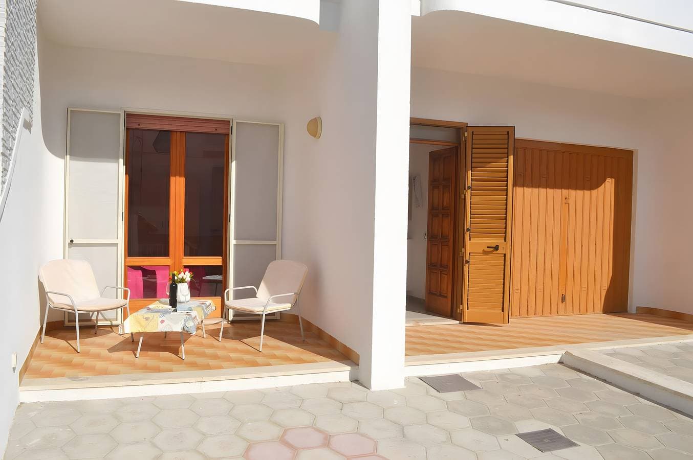 Foto 3 von 36: Ferienhaus 'Mizu für 4 in San Foca' mit privatem Garten