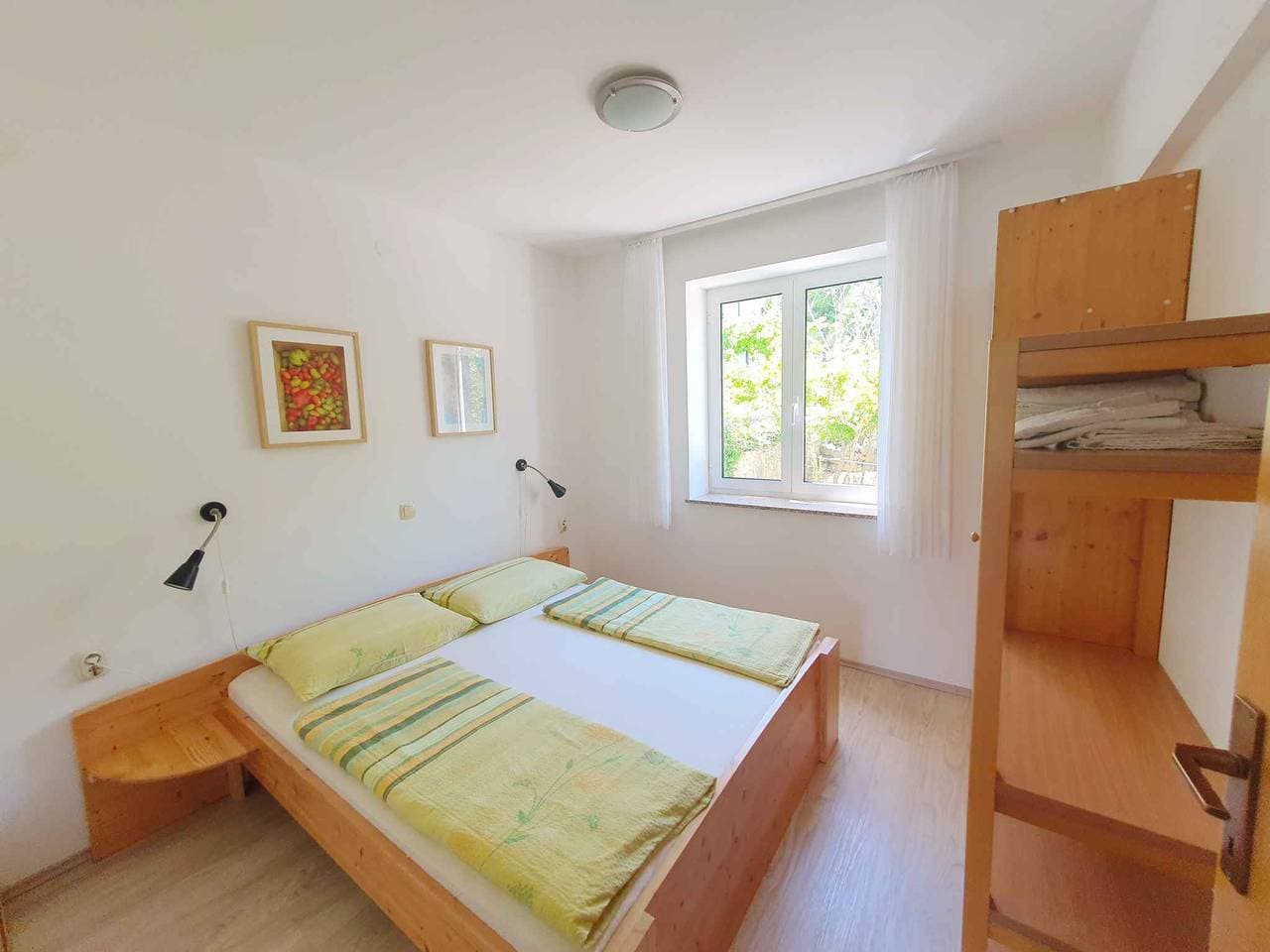 Foto 6 von 18: Ferienwohnung mit Blalkon und Klimaanlage