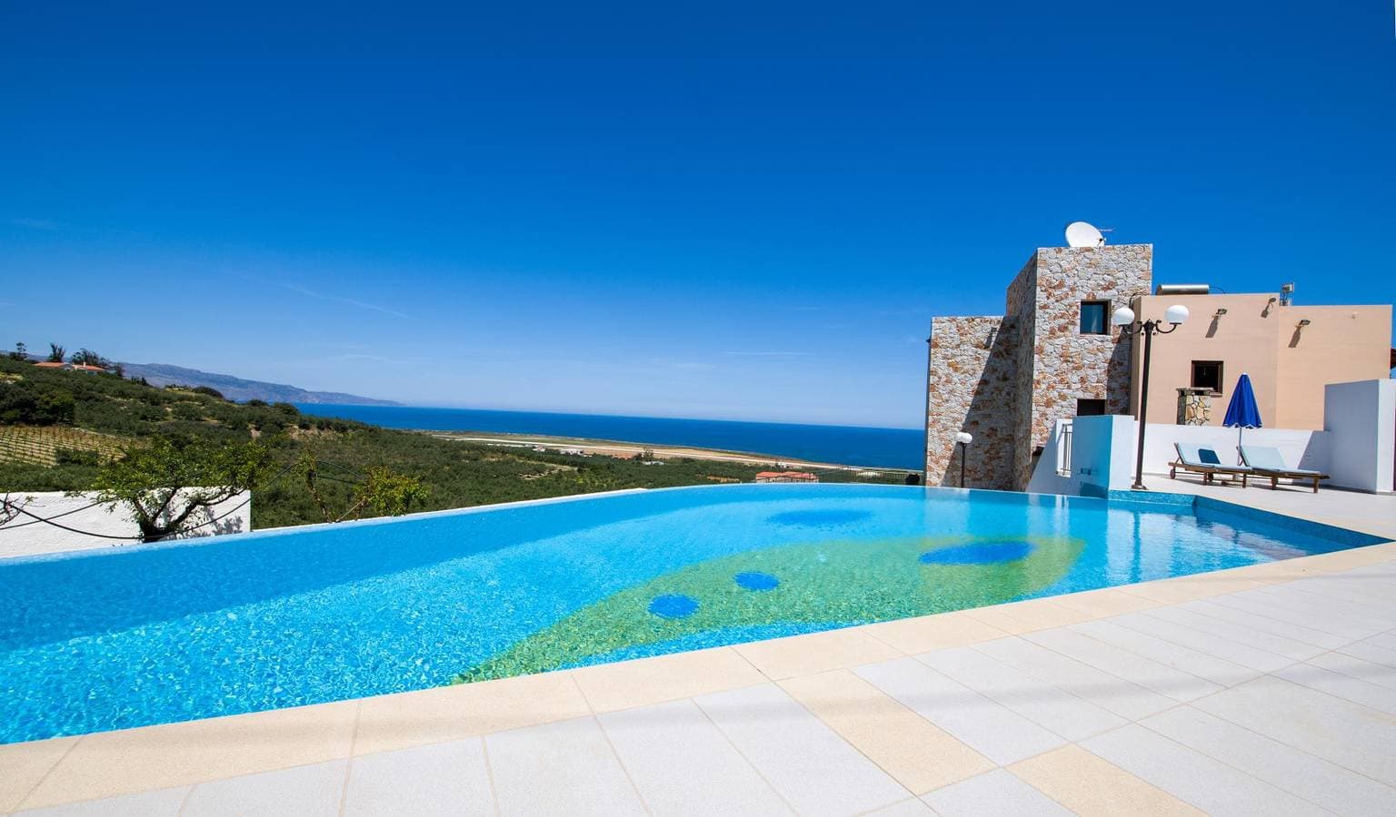 Foto 4 von 38: Villa für 8 Personen mit Garten