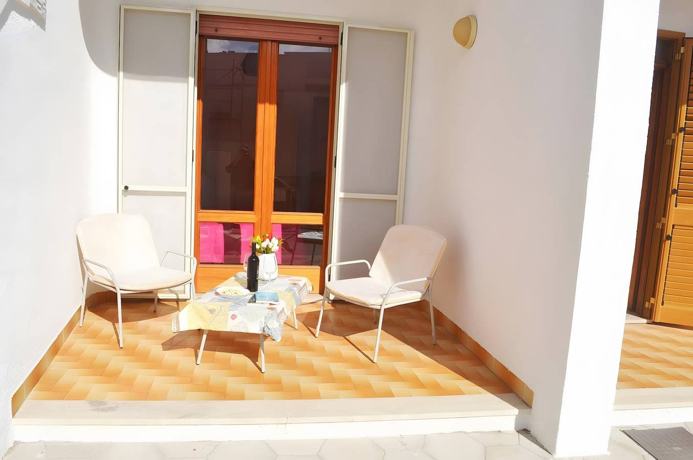 Foto 4 von 36: Ferienhaus 'Mizu für 4 in San Foca' mit privatem Garten