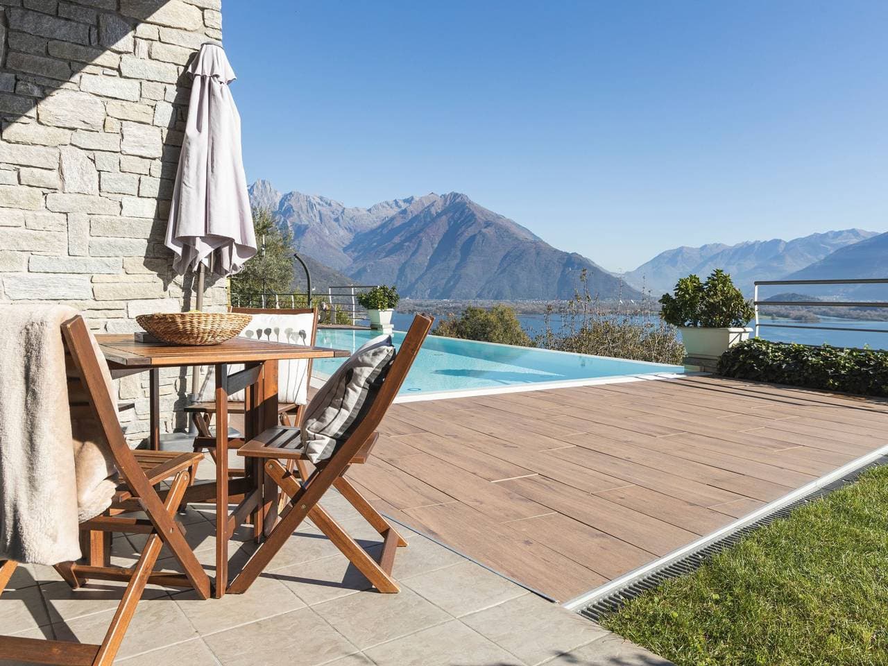 Foto 10 von 50: Wohnung mit Schwimmbad und fantastischem Seeblick