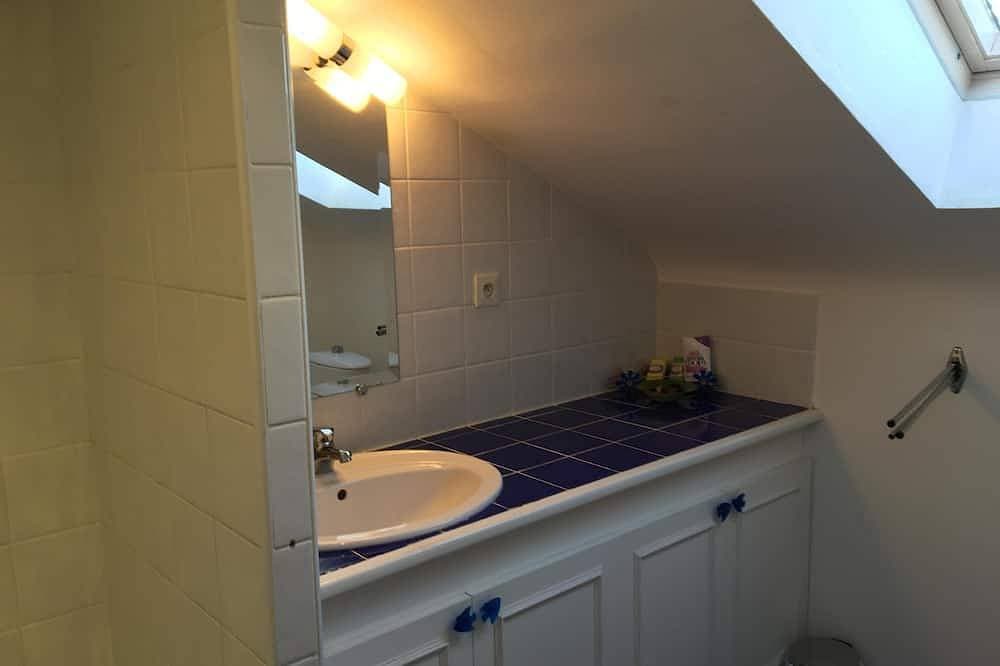 Foto 6 von 30: Einfamilienhaus auf großem Grundstück, direkter Zugang zur Bucht von Mont St. Michel.