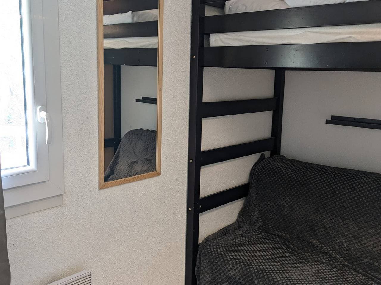 Foto 6 von 11: Gemütliche 5 Pers Wohnung an der Piste, Balkon und Skischließfach