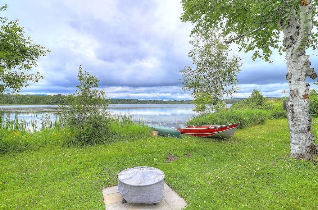 Foto 7 von 17: Cozy Haley Pond Waterfront Cottage in Downtown Rangeley