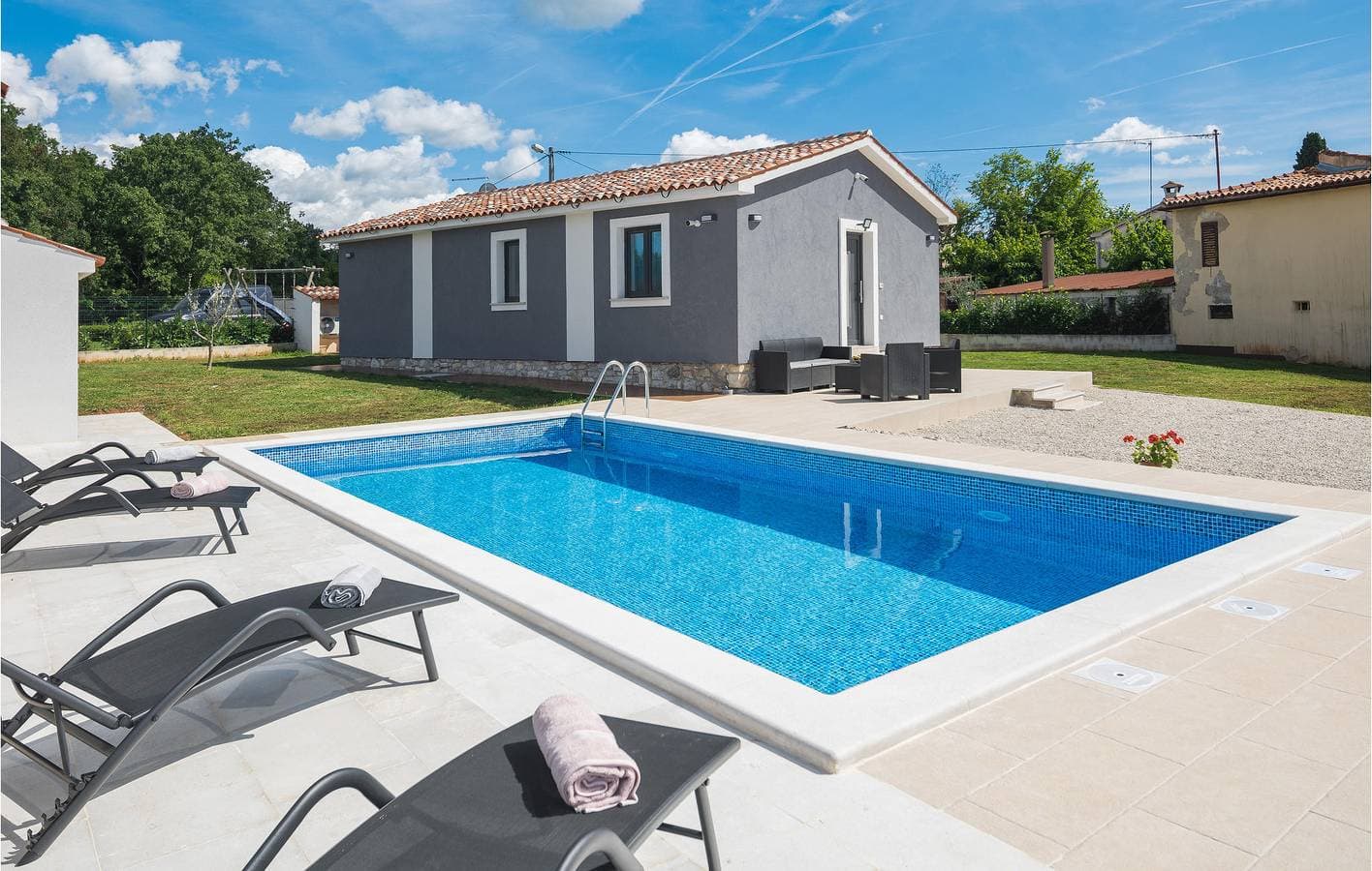 Foto 6 von 35: Charmante 70 m² große Wohnung mit Terrasse, WLAN und Parkplatz in der Nähe des Stadtzentrums von Anzici