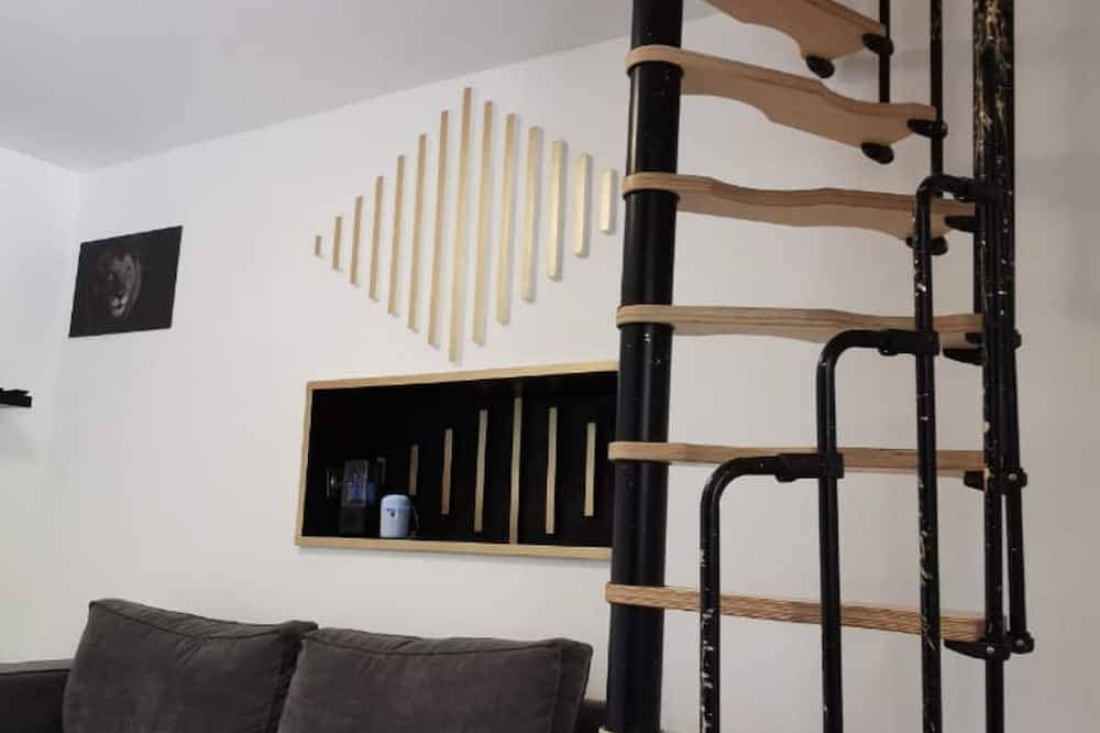 Foto 10 von 13: Maison Appartement Triplex Avec Jacuzzi et Sauna