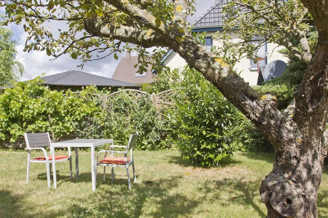 Foto 9 von 21: Ruhige Lage nah am Meer, Gartennutzung - Ferienhaus Auszeit FeWo 02