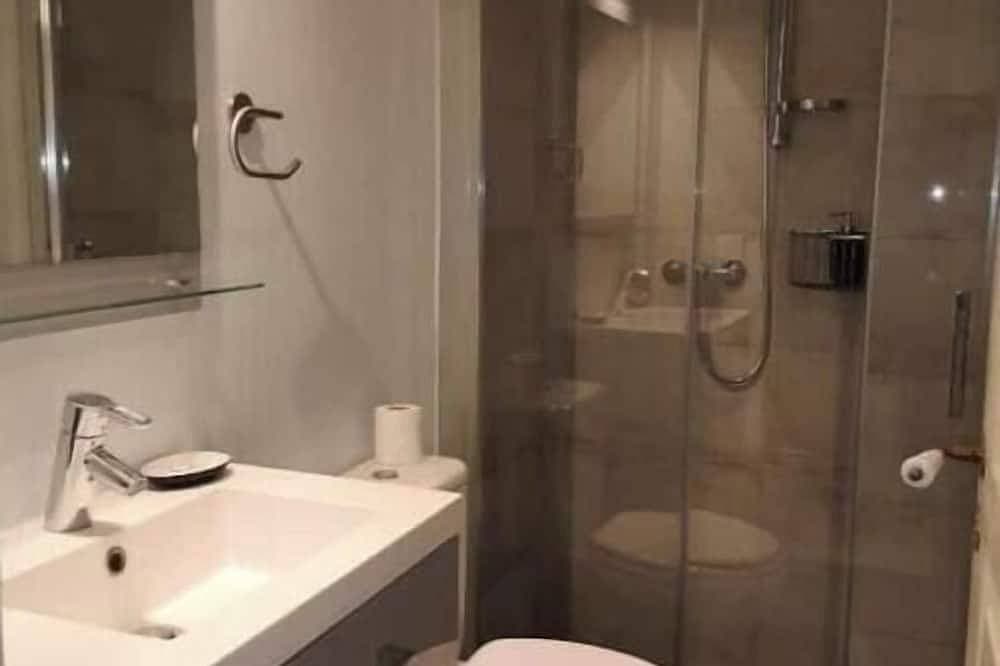 Foto 8 von 18: Large apartment in villa with garden and pool