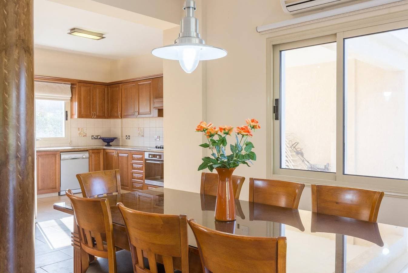 Foto 12 von 33: Villa für 9 Personen mit Terrasse