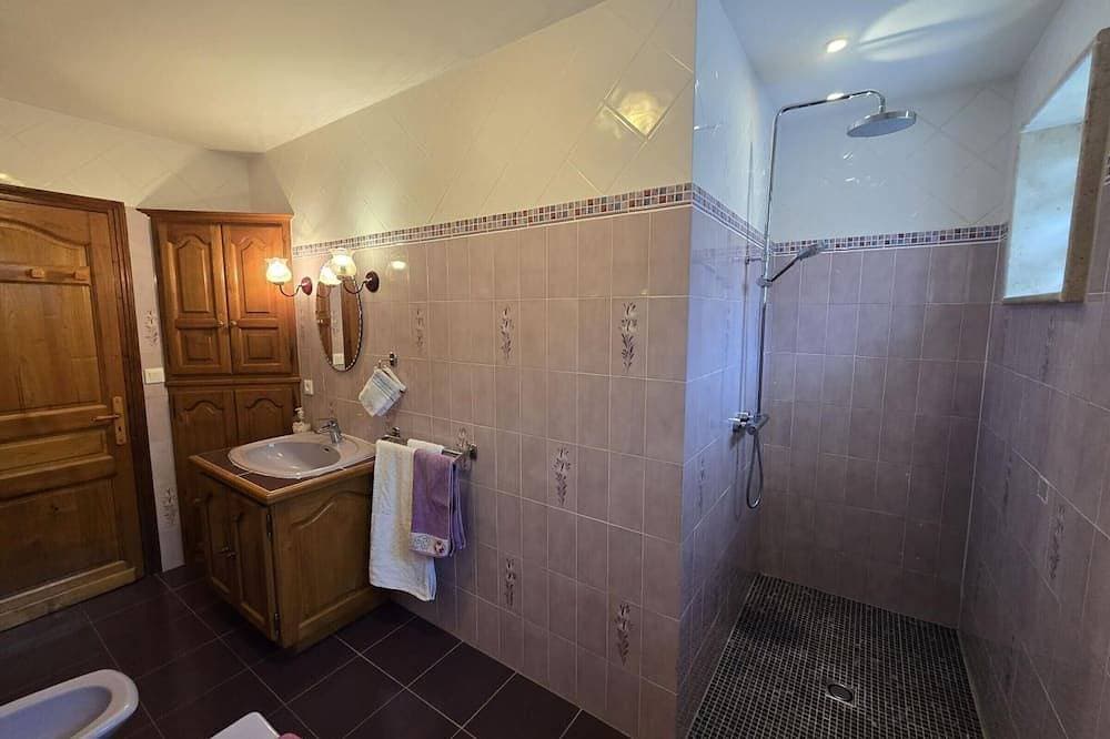 Foto 9 von 30: Charmante maison avec piscine, jardin de 3500m², salle de sport et cheminée à Villamblard