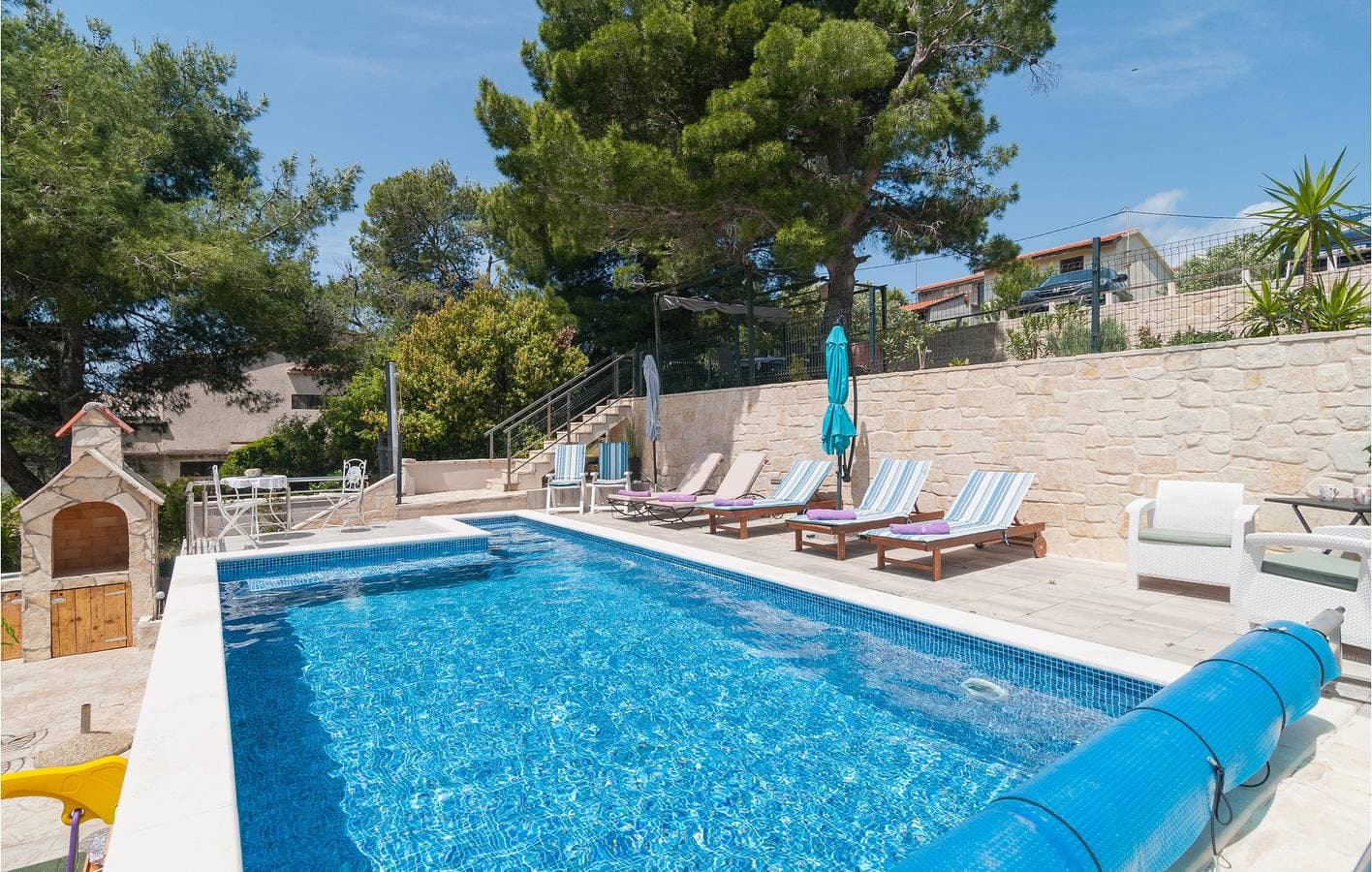 Foto 11 von 39: Gemütliche Ferienwohnung mit 2 Schlafzimmern, Pool und Terrasse, 400 m vom Zentrum von Maslinica entfernt