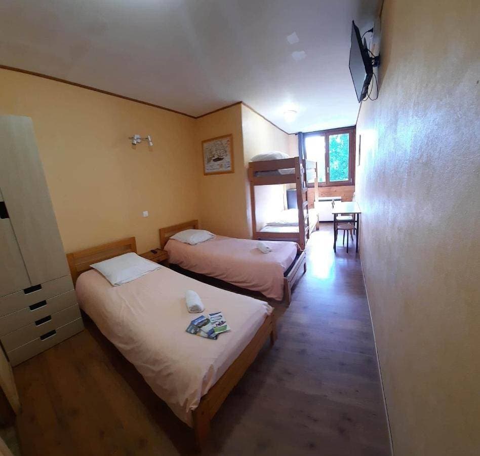 Foto 6 von 44: Economy Quadruple Room with Shared Bathroom