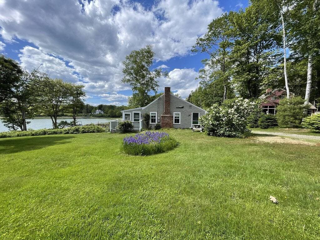 Quaint Retro Ash Cove Cottage 1