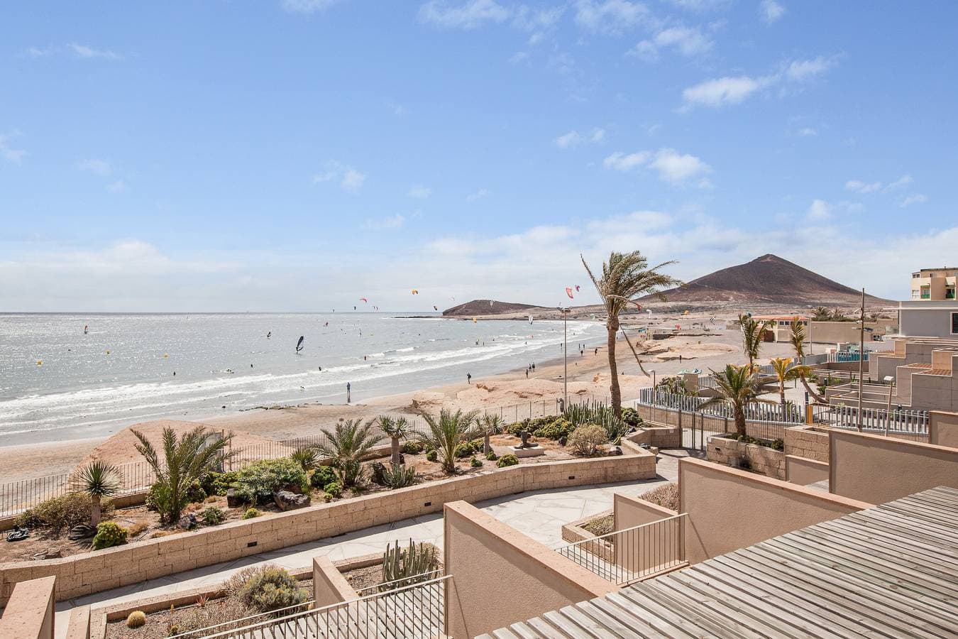 Foto 8 von 22: Ferienwohnung "Casa Médano 18" mit Blick auf das Meer und die Berge und WLAN