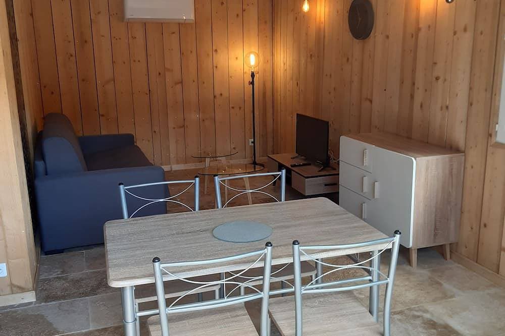 Foto 9 von 26: Dansavan Gite champ de Lavande Luberon Shared swimming pool air conditioning