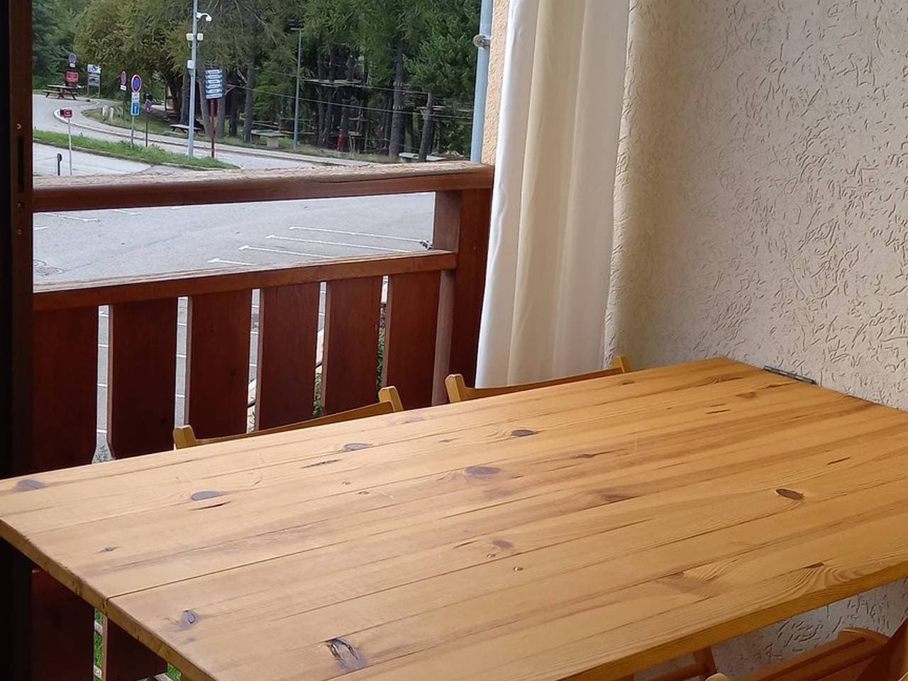 Foto 7 von 12: Gemütliches Studio mit direktem Pisten Zugang, Balkon mit Aussicht