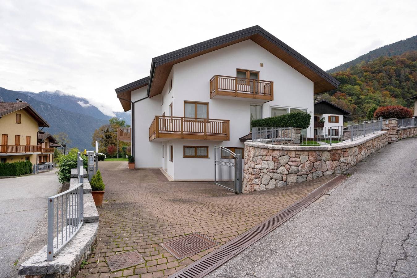 Foto 4 von 26: Ferienwohnung 'Casa Hueller' mit Bergblick, privater Terrasse und WLAN