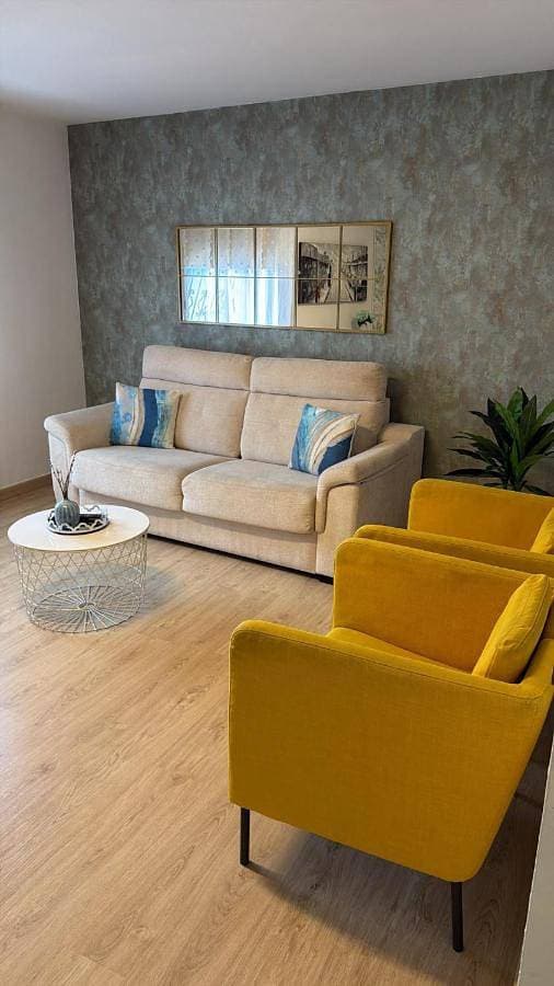CORNELIAS HOME 1A between LAS VISTAS & LOS CRISTIANOS BEACH 1
