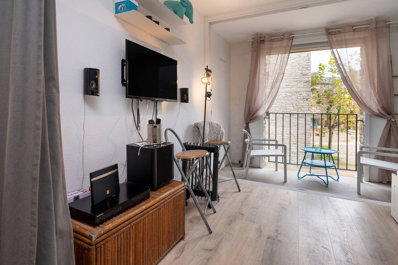 Foto 4 von 20: Studio 'Le Rivage Bord De Mer Parking Wifi' mit Balkon und WLAN
