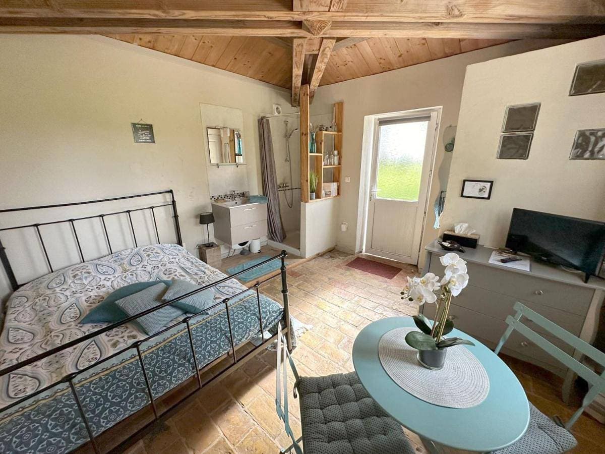 Maisonnette indépendante au calme, grand jardin ombragé dans la plaine agricole 1