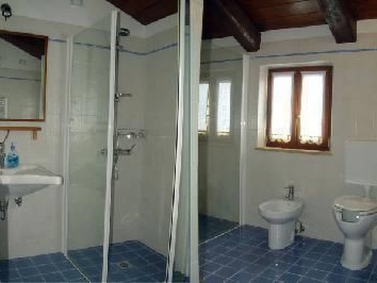 Foto 4 von 35: Blaue Wohnung