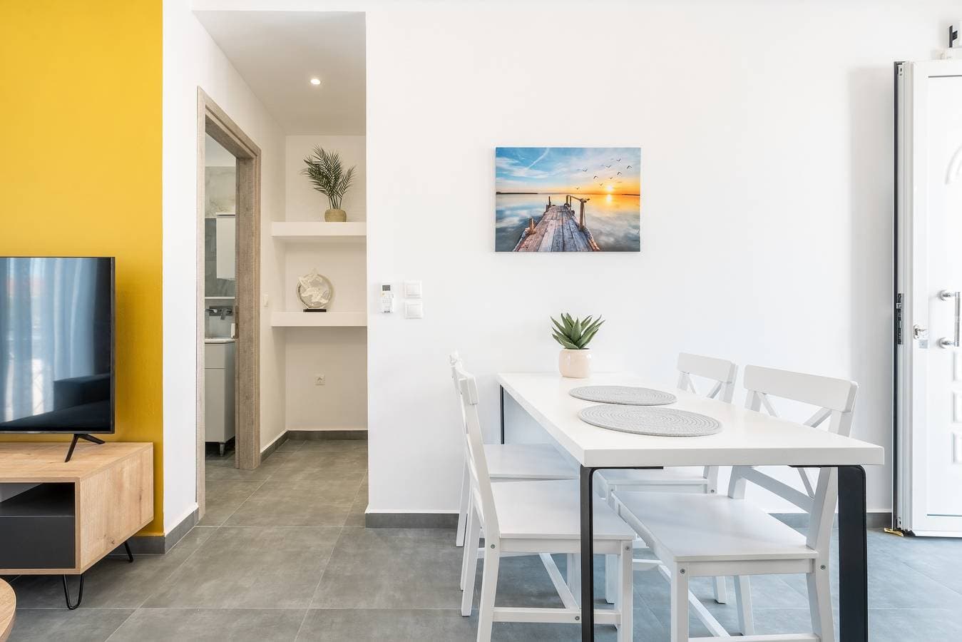 Foto 10 von 22: Ferienwohnung 'Velvet 2' mit Bergblick, Wi-Fi und Klimaanlage