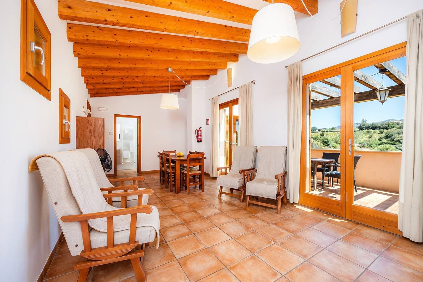 Foto 4 von 33: Ferienwohnung 'Es Colomer' mit Bergblick, Gemeinschaftspool und WLAN