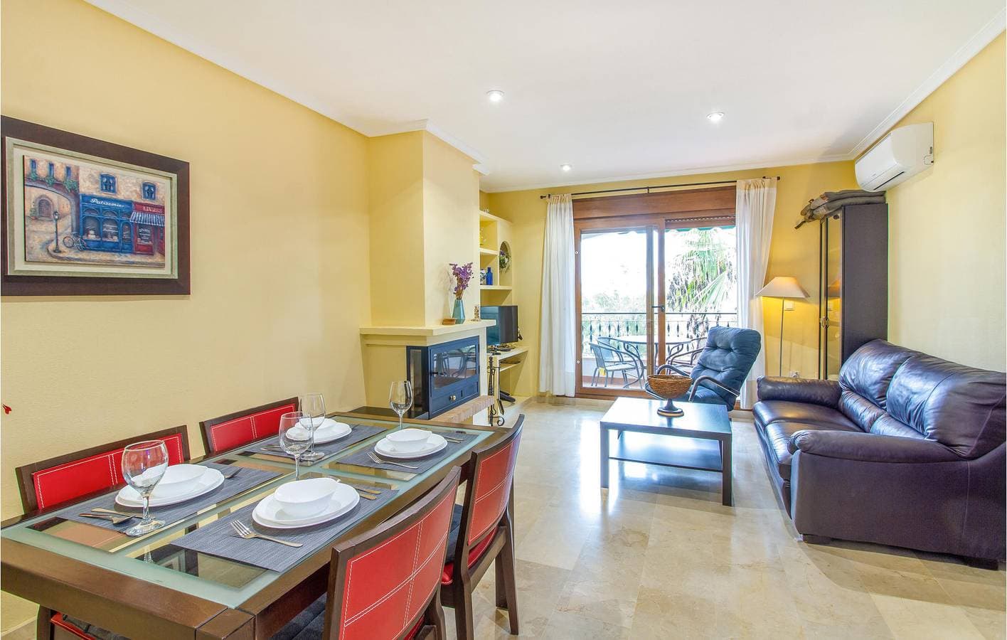 Appartement am Pool mit Parkplatz und AC 1
