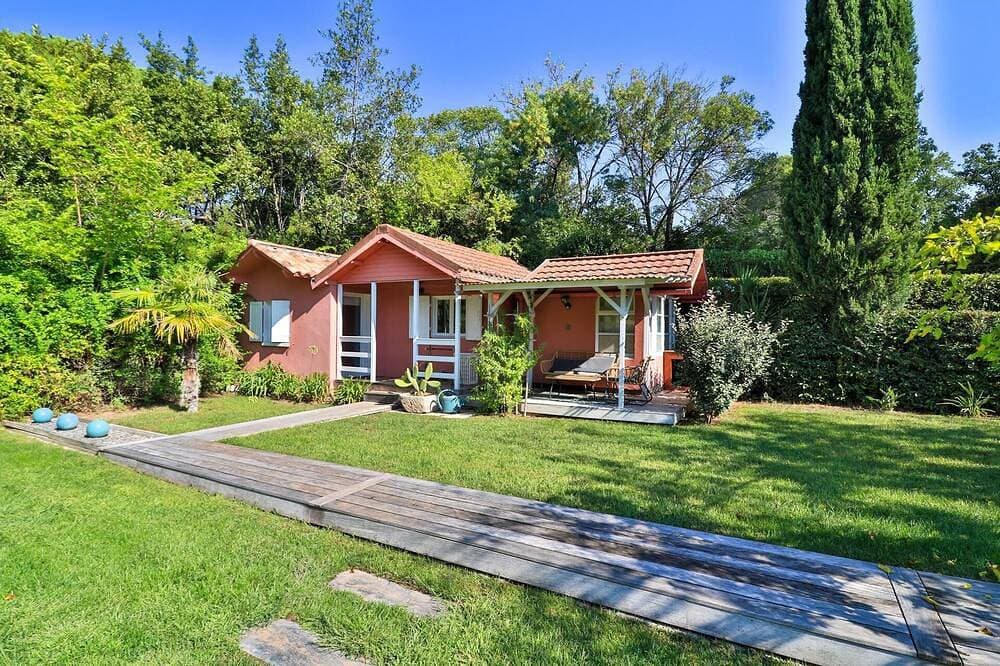Charming  cottage , secluded property with pool and garden - beaches nearby 1