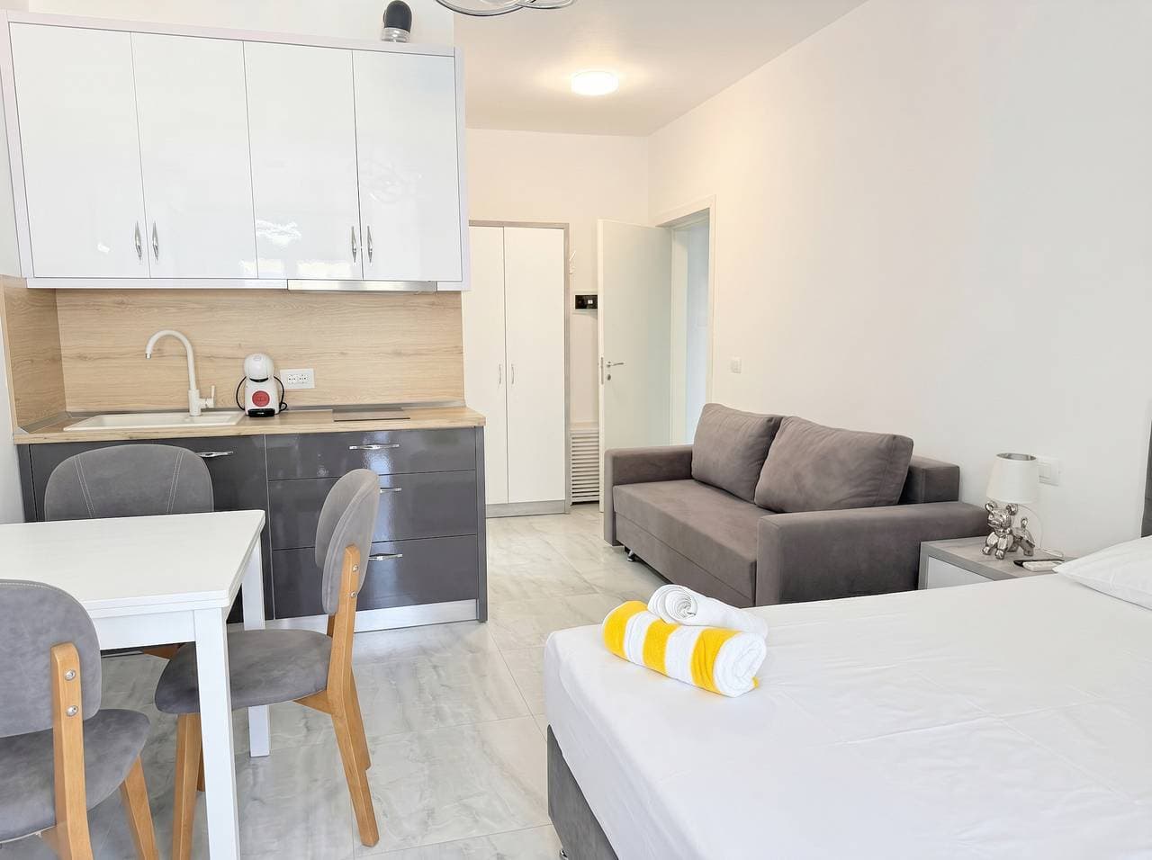 Foto 13 von 33: Ferienwohnung für 8 Personen mit Balkon