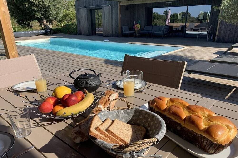 Foto 13 von 30: Villa Near Porto Vecchio with Private Heated Pool Summer Kitchen