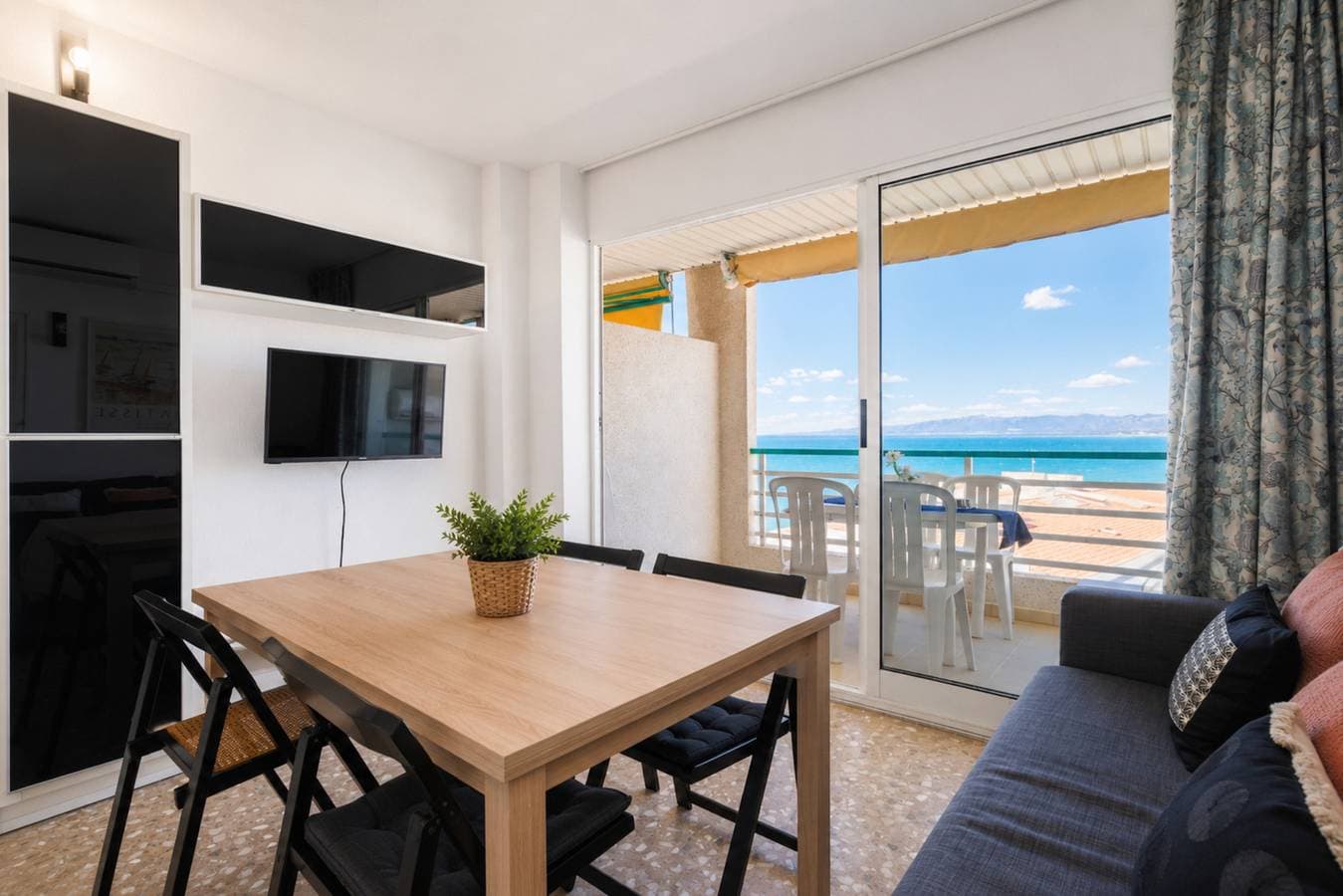 Foto 3 von 28: Apartment Near the Beach | Parking & WiFi