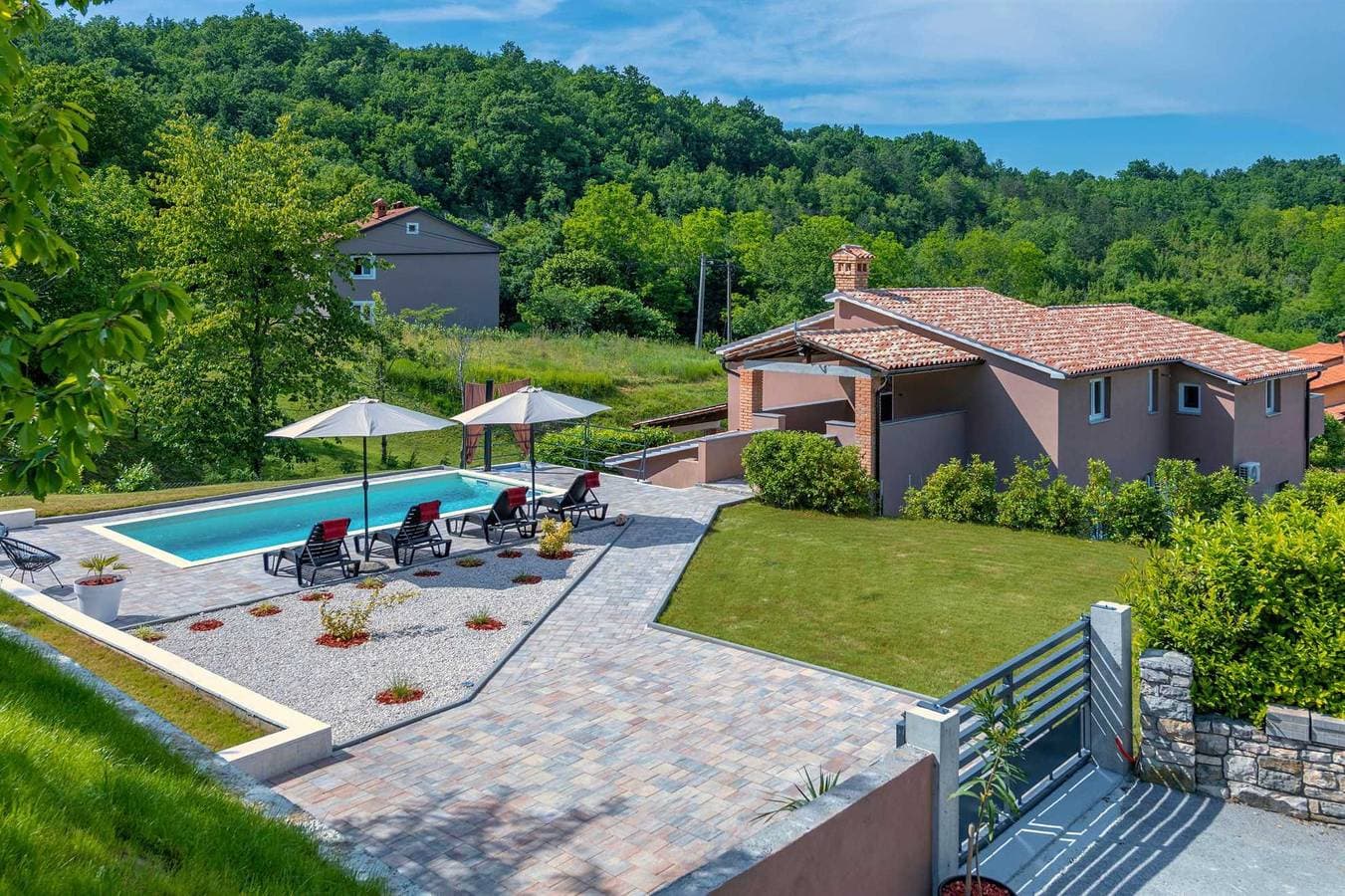 Foto 2 von 30: Familienfreundliche Villa Bonissa in einem ruhigen Dorf mit privatem Pool und großem Garten