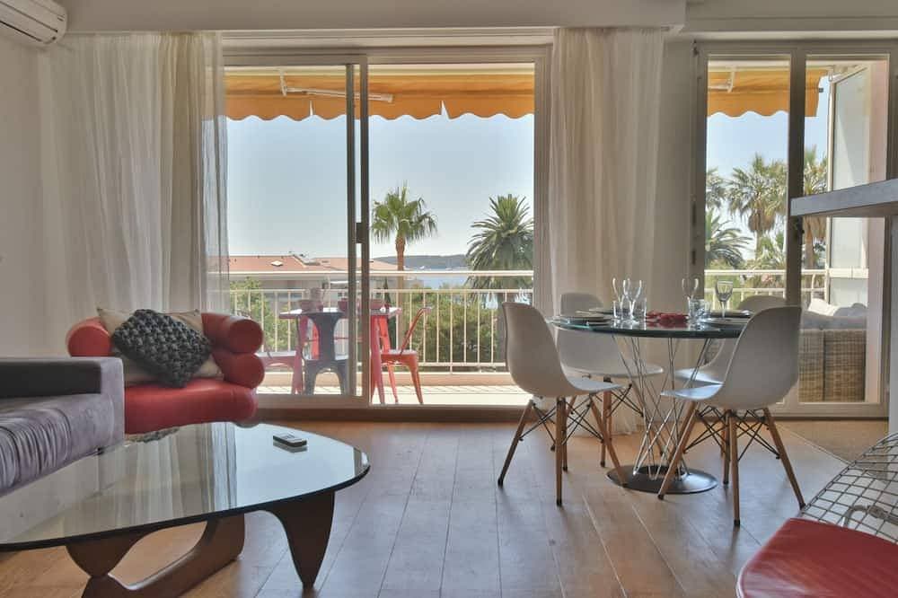 1-Br Apartment, Sea View, Steps from Beaches 1