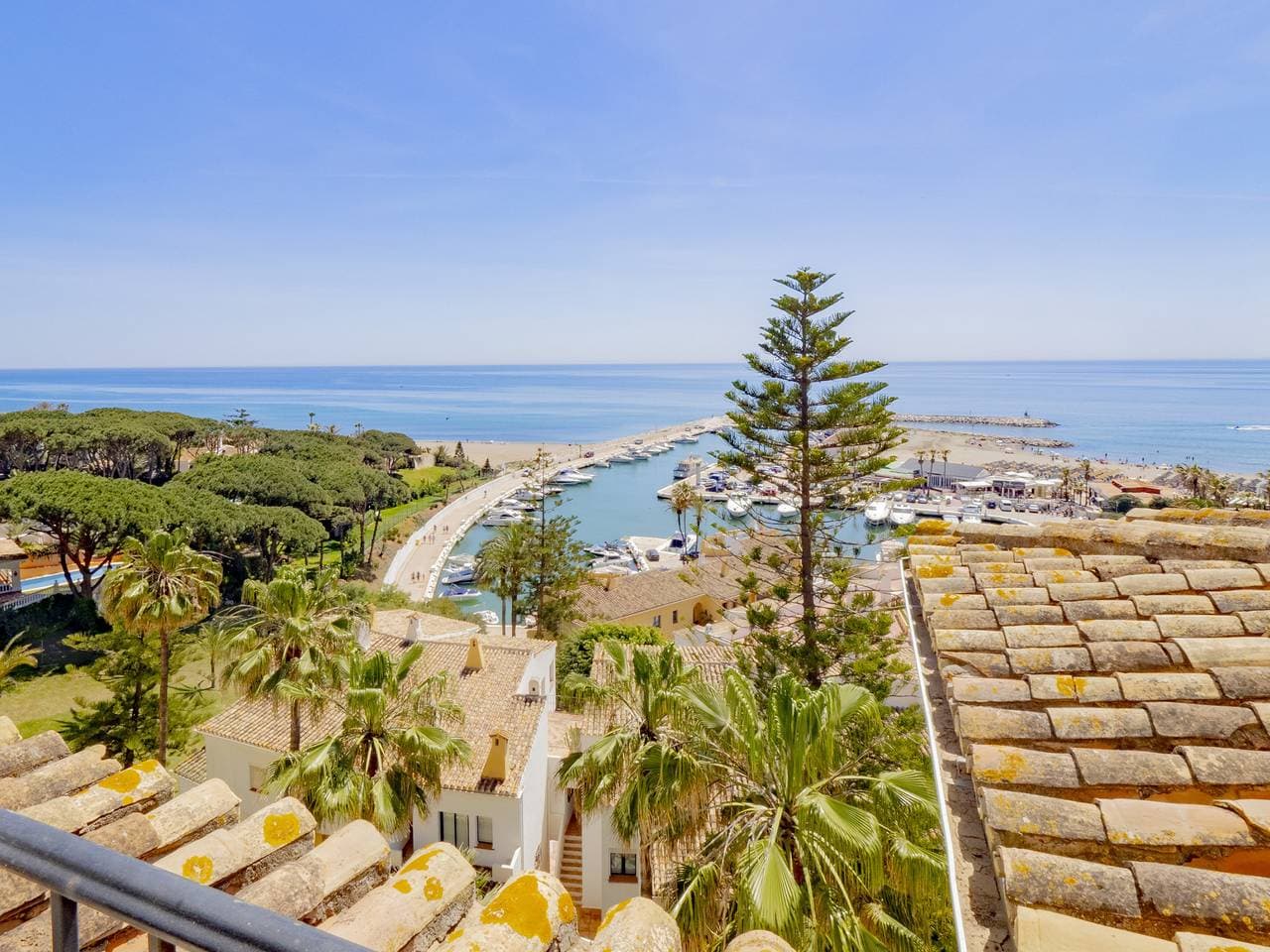 Foto 11 von 78: Cubo's Penthouse Cabopino Port Marbella +Parking