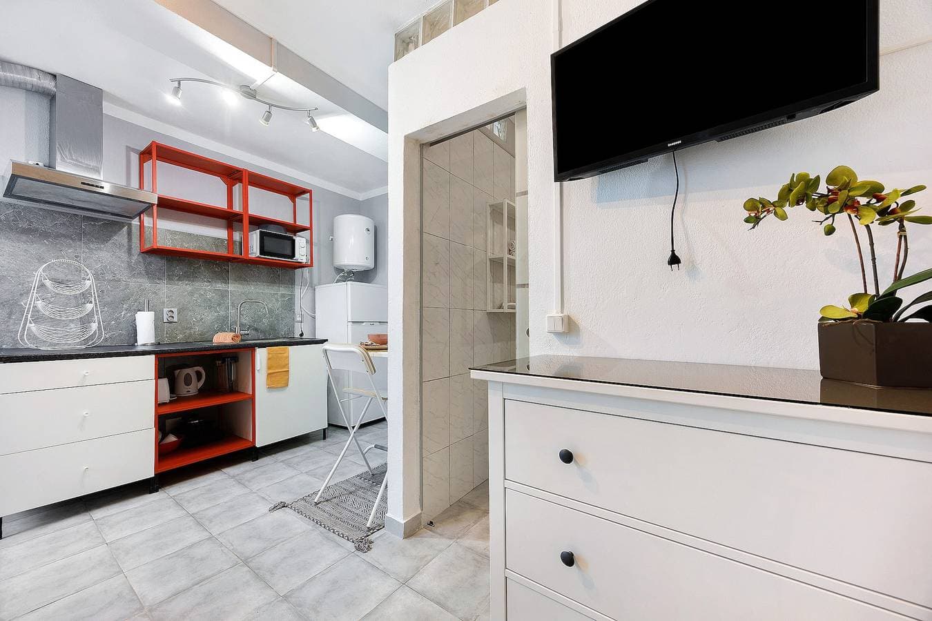 Foto 8 von 16: Studio-Apartment 'Economy für Zwei in Lagos' mit Gemeinschaftspool, WLAN und Klimaanlage