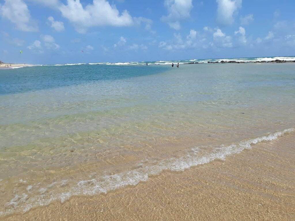 Foto 8 von 35: Nur wenige Schritte vom Strand entfernt - Erdgeschoss 2 Schlafzimmer Wohnung, Schwimmbäder, Klimaanlage, WLAN, Garage