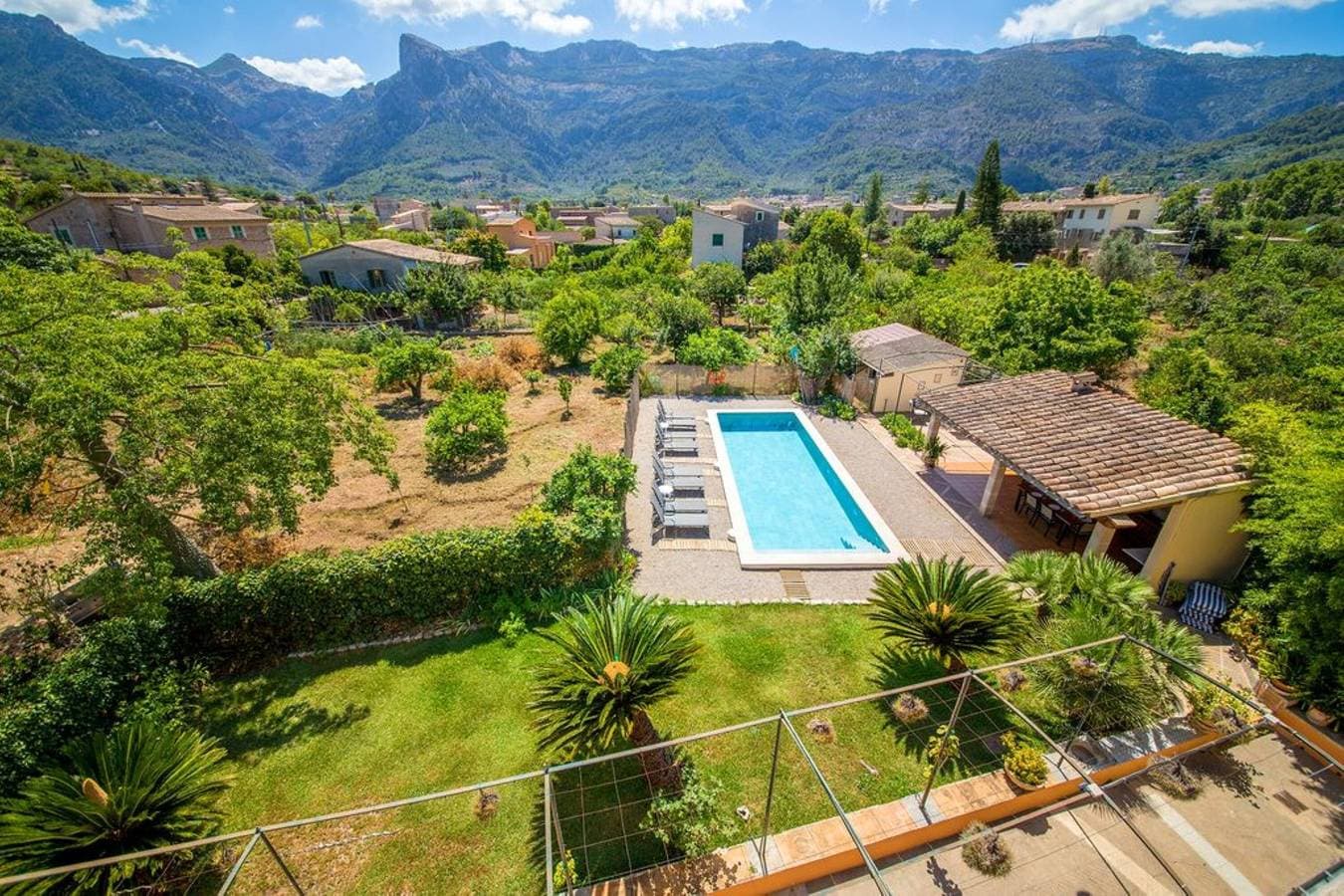 Foto 4 von 31: Villa Rae mit Bergblick, Wi-Fi, Garten, Terrasse & Pool