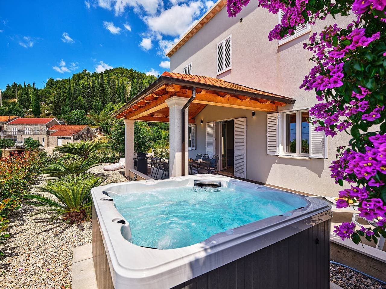 Foto 2 von 49: Villa für 9 Personen mit Whirlpool