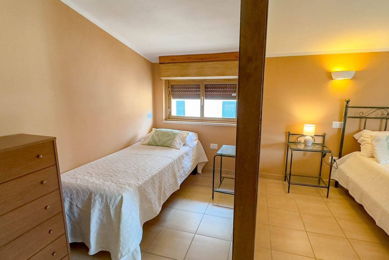 Foto 4 von 13: Su Recreu 'E Mare 304 - Dreibettzimmer