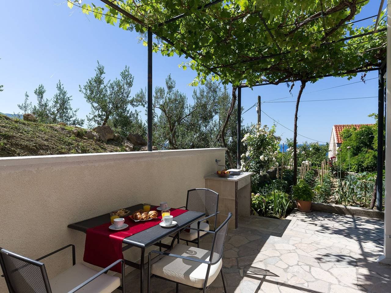 Foto 2 von 22: Apartments Olive - One Bedroom Apartment with Terrace and Partial Sea View