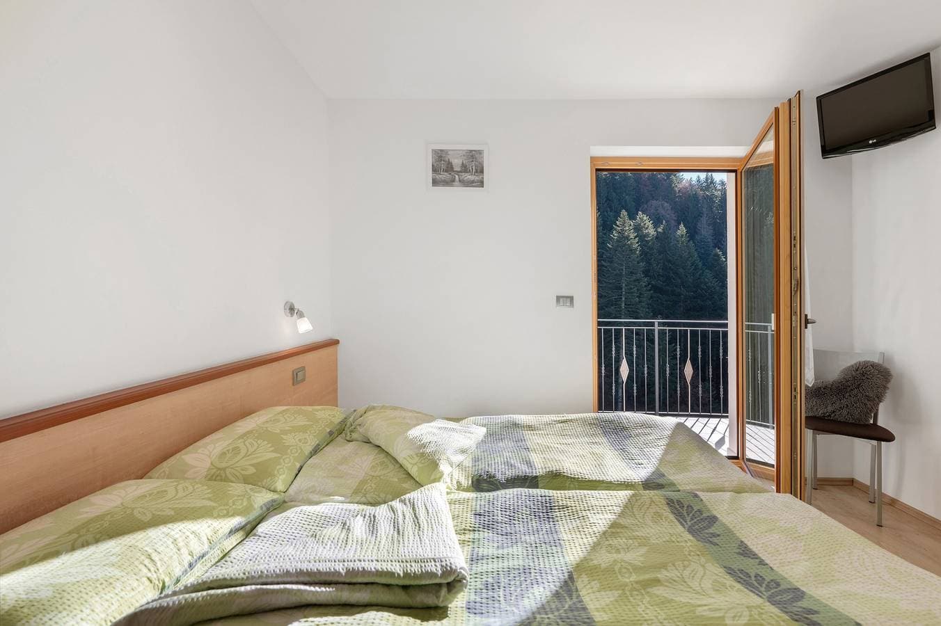 Foto 2 von 28: Bauernhof 'Innerjerberhof Neiderseit' mit Bergblick, Gemeinschaftsterrasse und WLAN