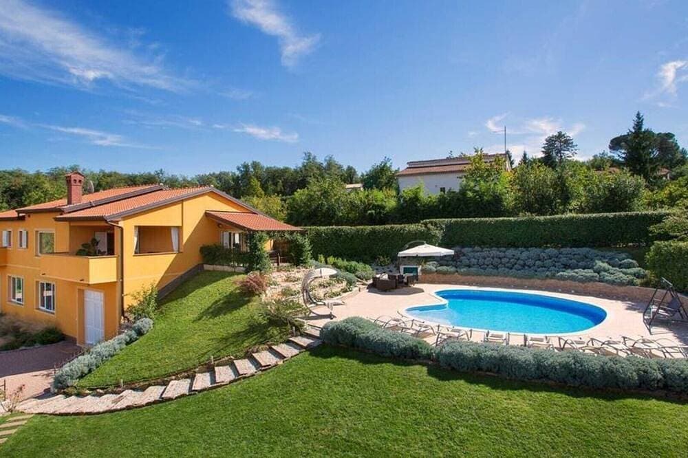 Foto 12 von 26: Charmante Villa Diora mit Swimmingpool und Wellnessbereich