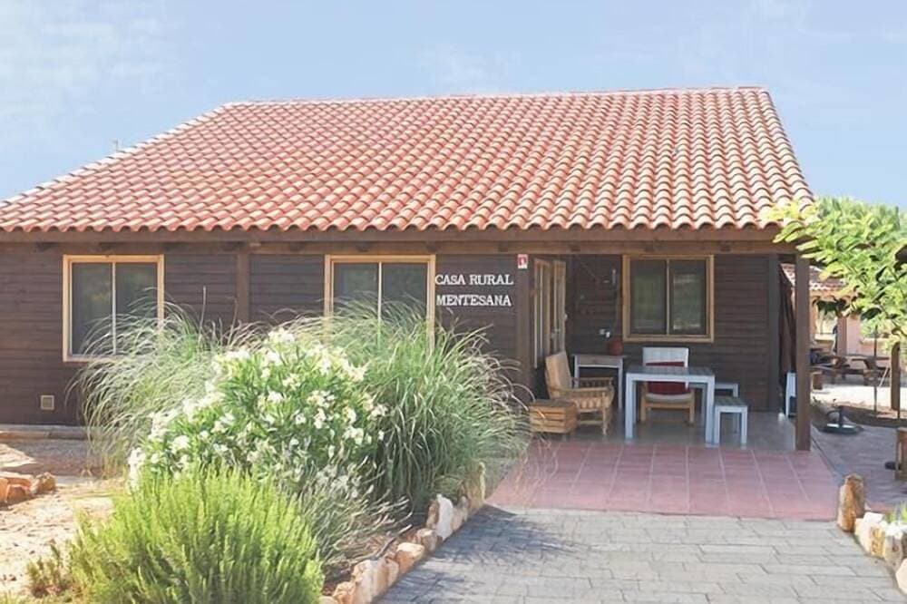 Foto 8 von 21: Holzhaus mit Platz für 12 Personen mit Pool