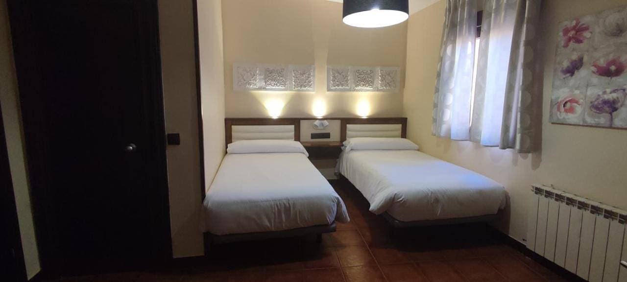 Foto 2 von 8: Double Room with Bathtub