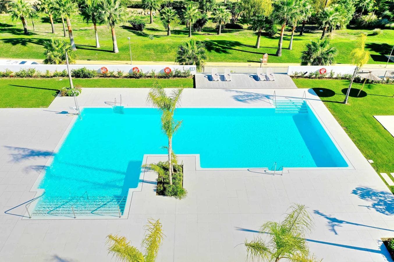 Foto 9 von 47: 2288 Luxury Penthouse with Private Rooftop Pool