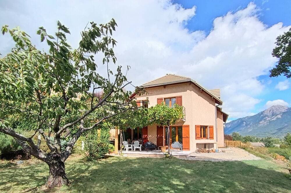Foto 6 von 14: Spacious apartment with magnificent view and terrace, on the 1st floor of a villa.