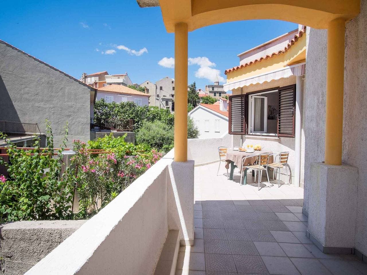 Foto 3 von 25: Ferienwohnung mit Klimananlage und Terrasse